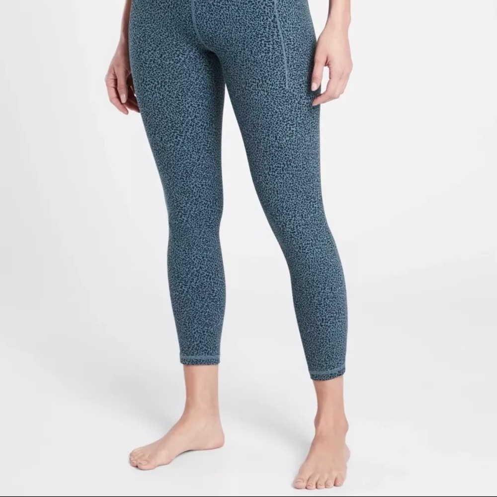 Athleta salutation stash 2 textured tight